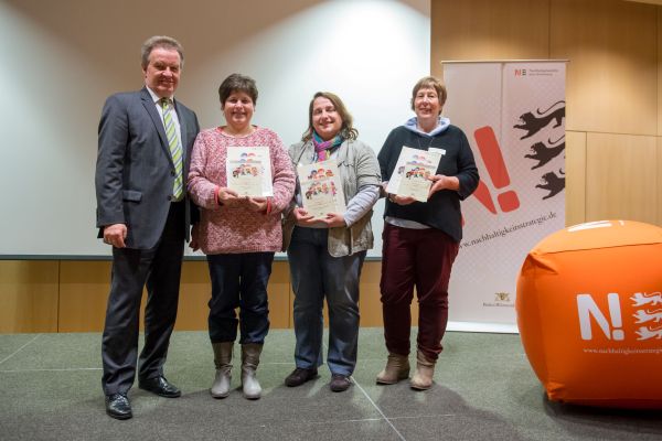 Foto von Martin Stollberg, es zeigt die Preisverleihung der Gewinner des Landeswettbewerbes "Kleine Helden gesucht".